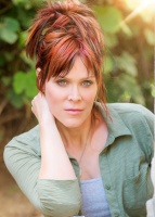 Beth Hart Talks About Fire On The Floor