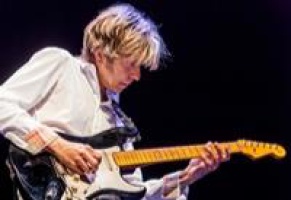 Eric Johnson Talks About Europe Live